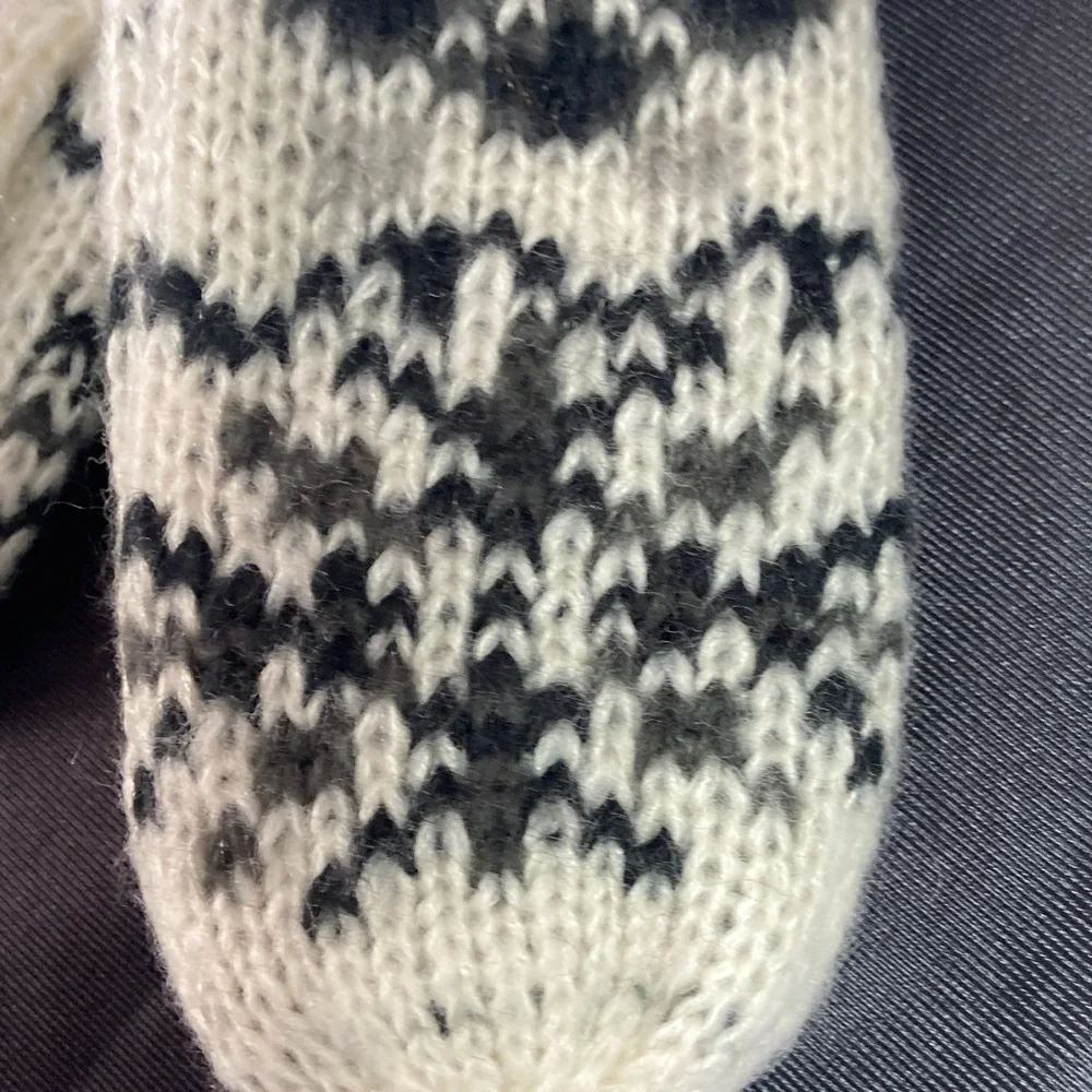 Sonoma Super cozy hat w pom & mittens retro boho vibe soft cozy yarns - Picture 9 of 16